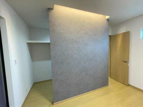 ベッドルームには間接照明が付いていますよ