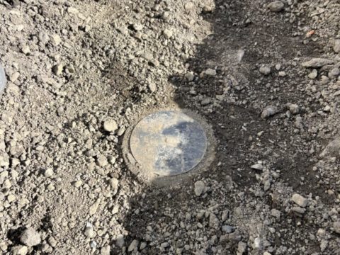 地盤改良工事（杭を打込んだところ）を行いました