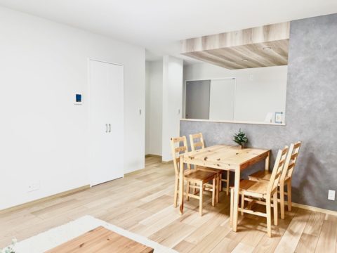 ダイニングテーブル・ソファー置いても広いですね